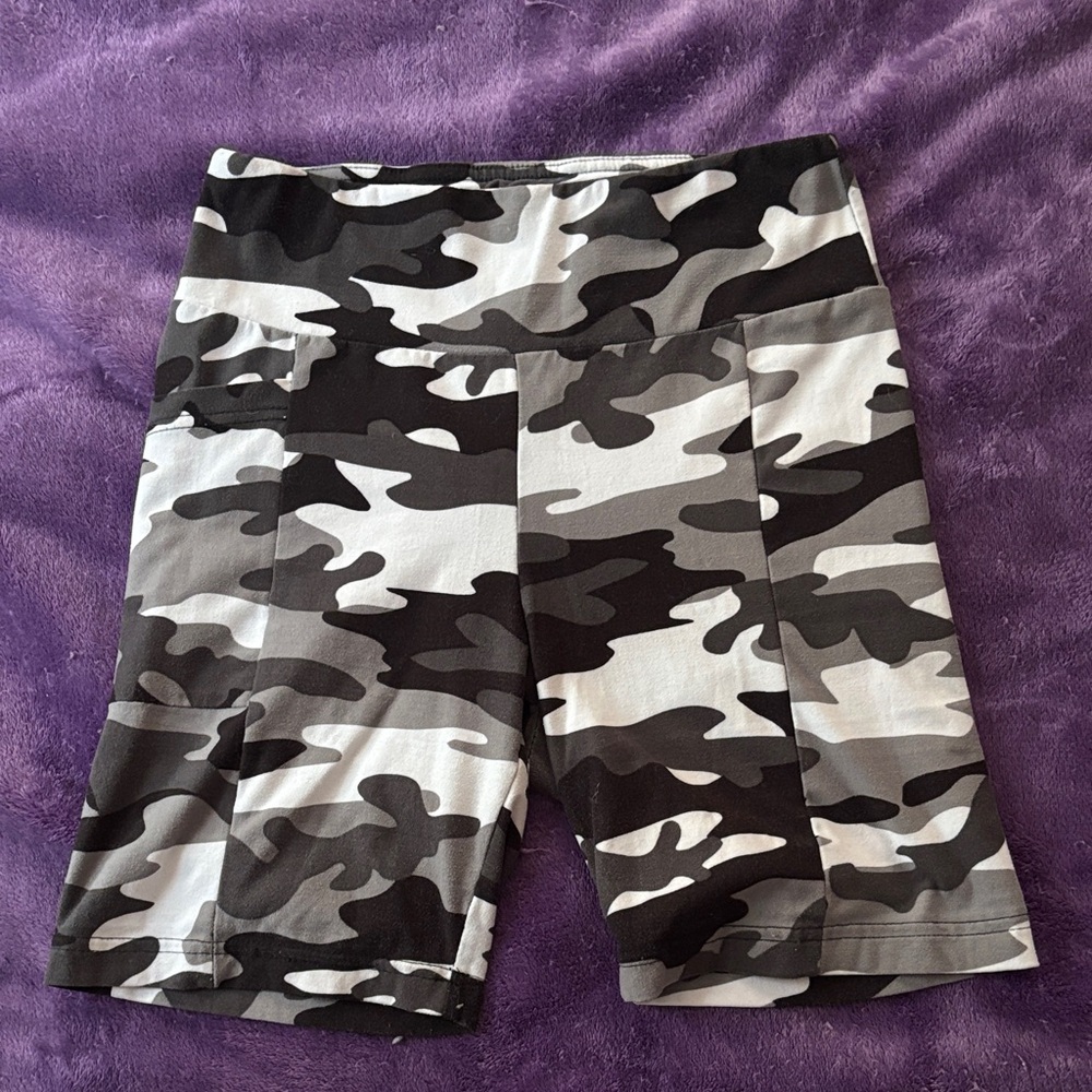 No Boundaries Camo Athletic Shorts - Black and Gray